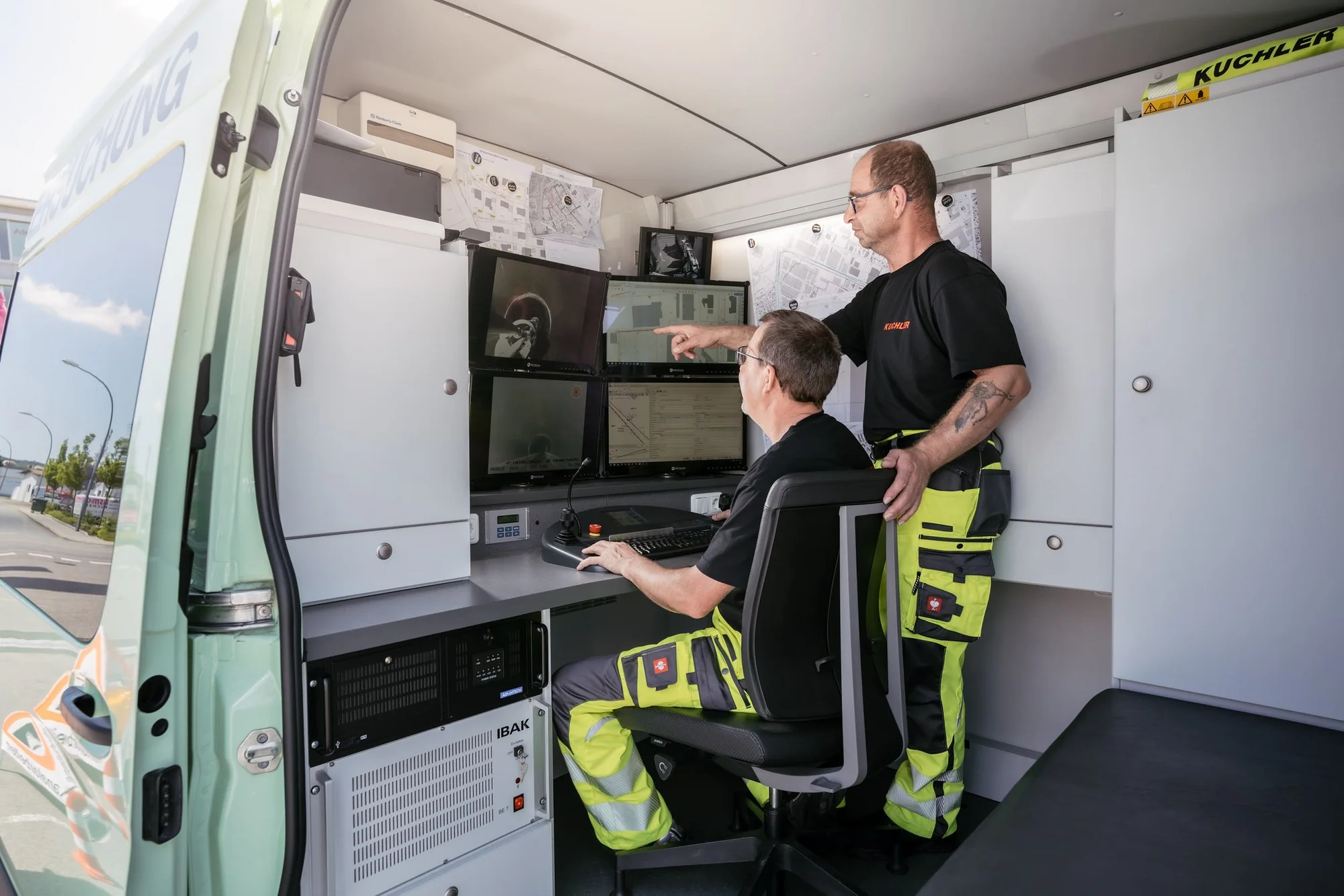 Saugbaggerarbeiten für präzise Materialaufnahme