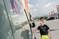 Schlammsaugen an Becken und technischen Anlagen